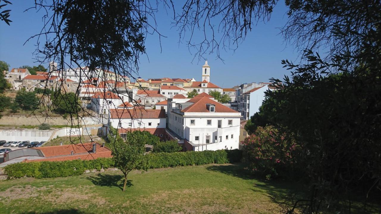Casa Do Criativo Bed&Breakfast Almada Luaran gambar
