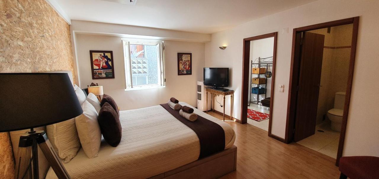 Casa Do Criativo Bed&Breakfast Almada Luaran gambar